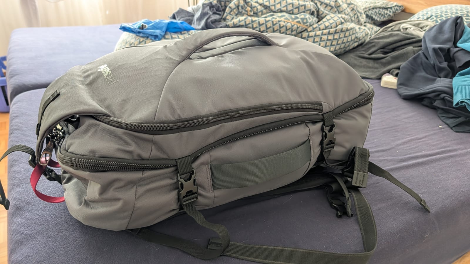 Mein Rucksack, den ich auf meiner Reise als digitaler Nomade dabei haben werde. Darin befindet sich mein gesamter Besitz.